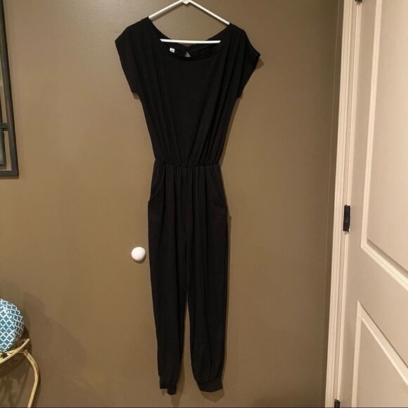 Angashion Black Jumpsuit Size Med NWT - Picture 8 of 10